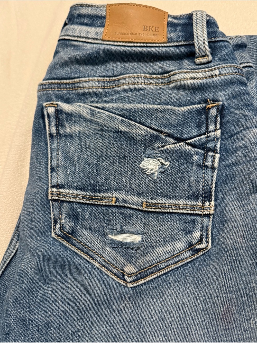 BKE Women's Light Blue Skinny Jeans with Subtle Distressing